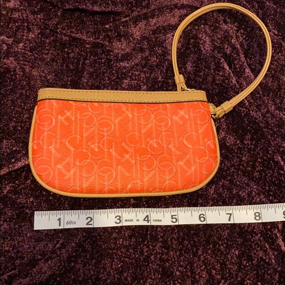 Calvin Klein zip wristlet wallet - Picture 3 of 7
